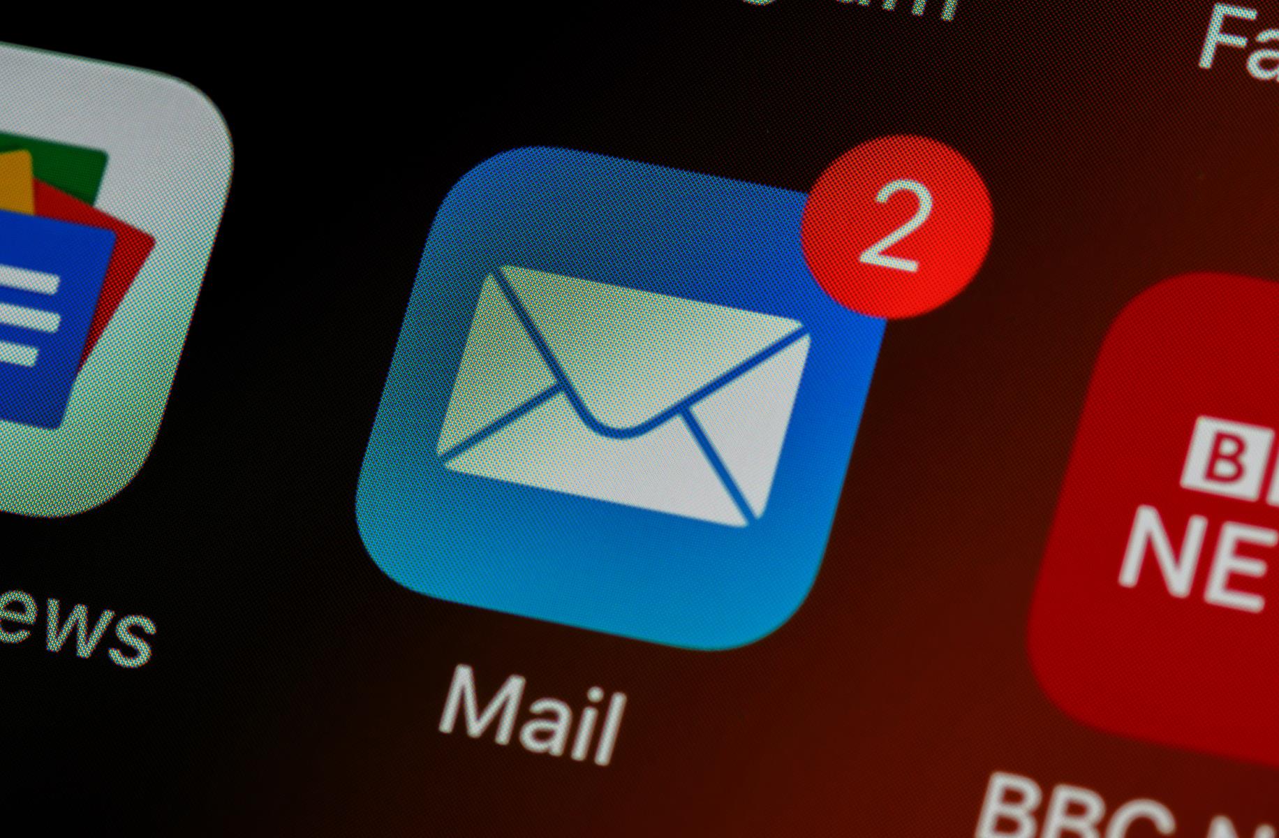 how to block an email address on my iphone