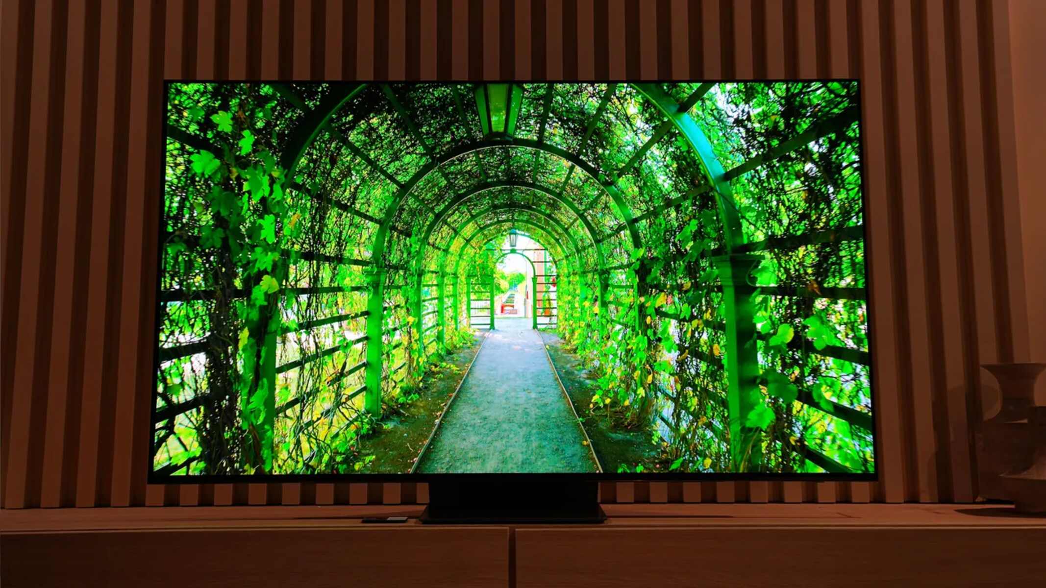 how-to-display-pictures-on-a-samsung-65-qled-tv