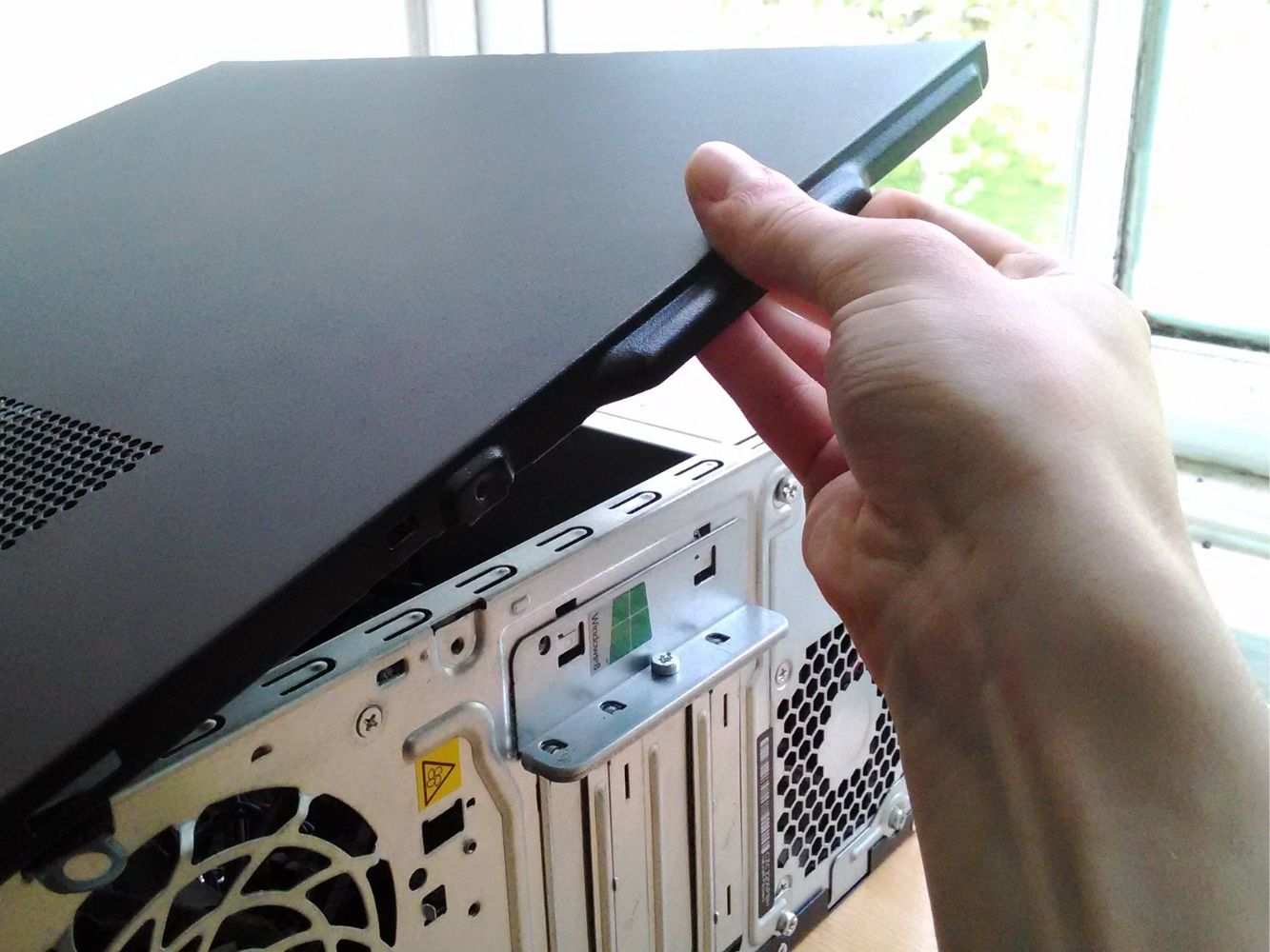 how-to-open-pc-case-side-panel