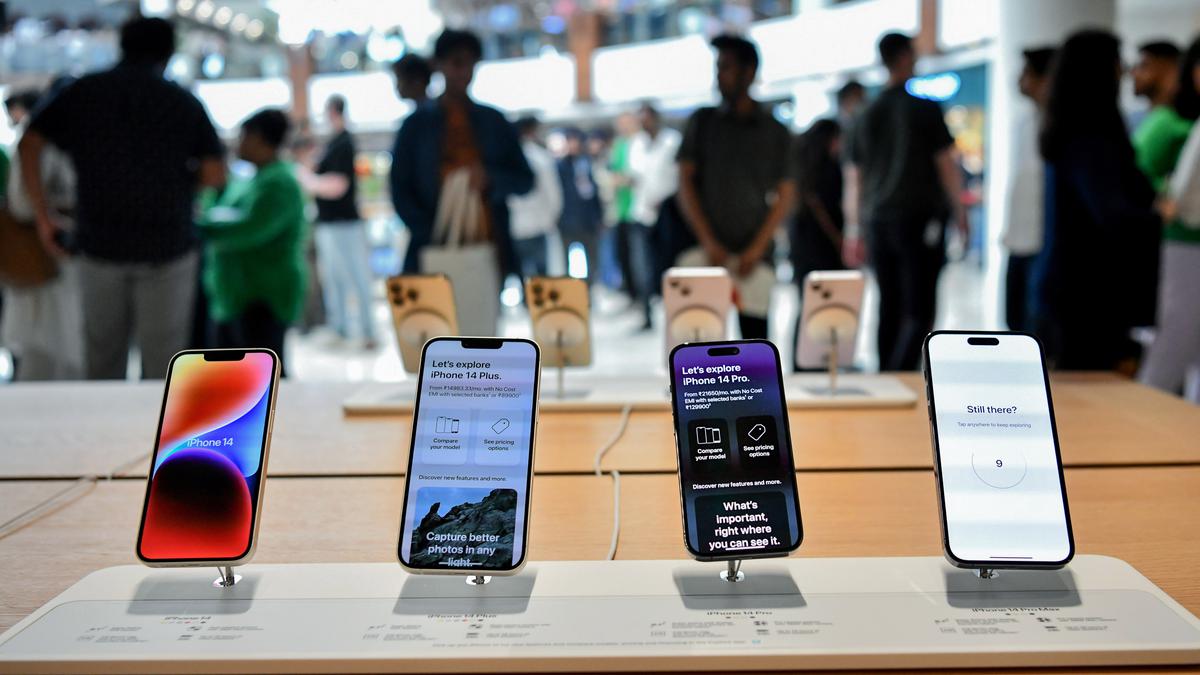 new-record-apple-iphone-shipments-soar-in-indias-quarterly-sales