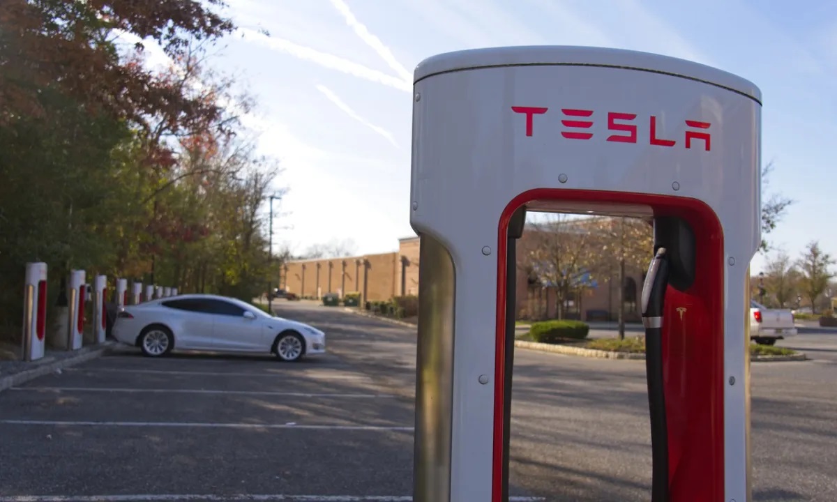 tesla-introduces-congestion-pricing-for-supercharger-stations-ahead-of-holiday-travel-season