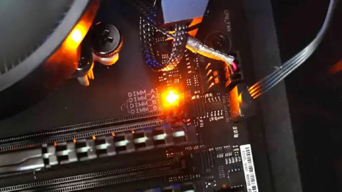 What Does That Green And Orange Light On The Back Of My PSU Mean