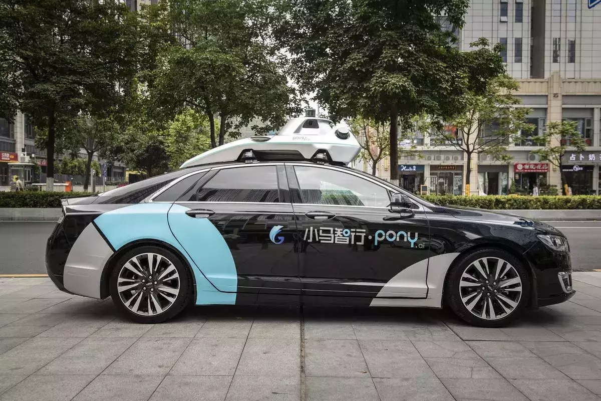 chinas-robotaxi-startups-face-challenges-as-they-seek-new-revenue-streams