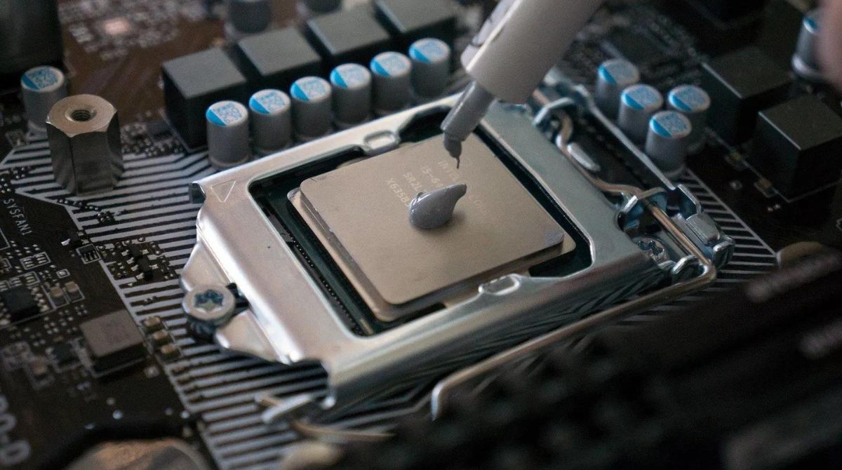 does-the-thermal-paste-need-to-be-replaced-when-installing-a-new-cpu-cooler
