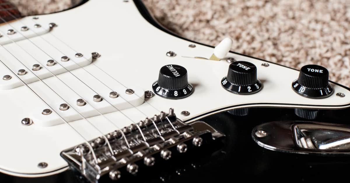 Electric Guitar: What Do The Knobs Do