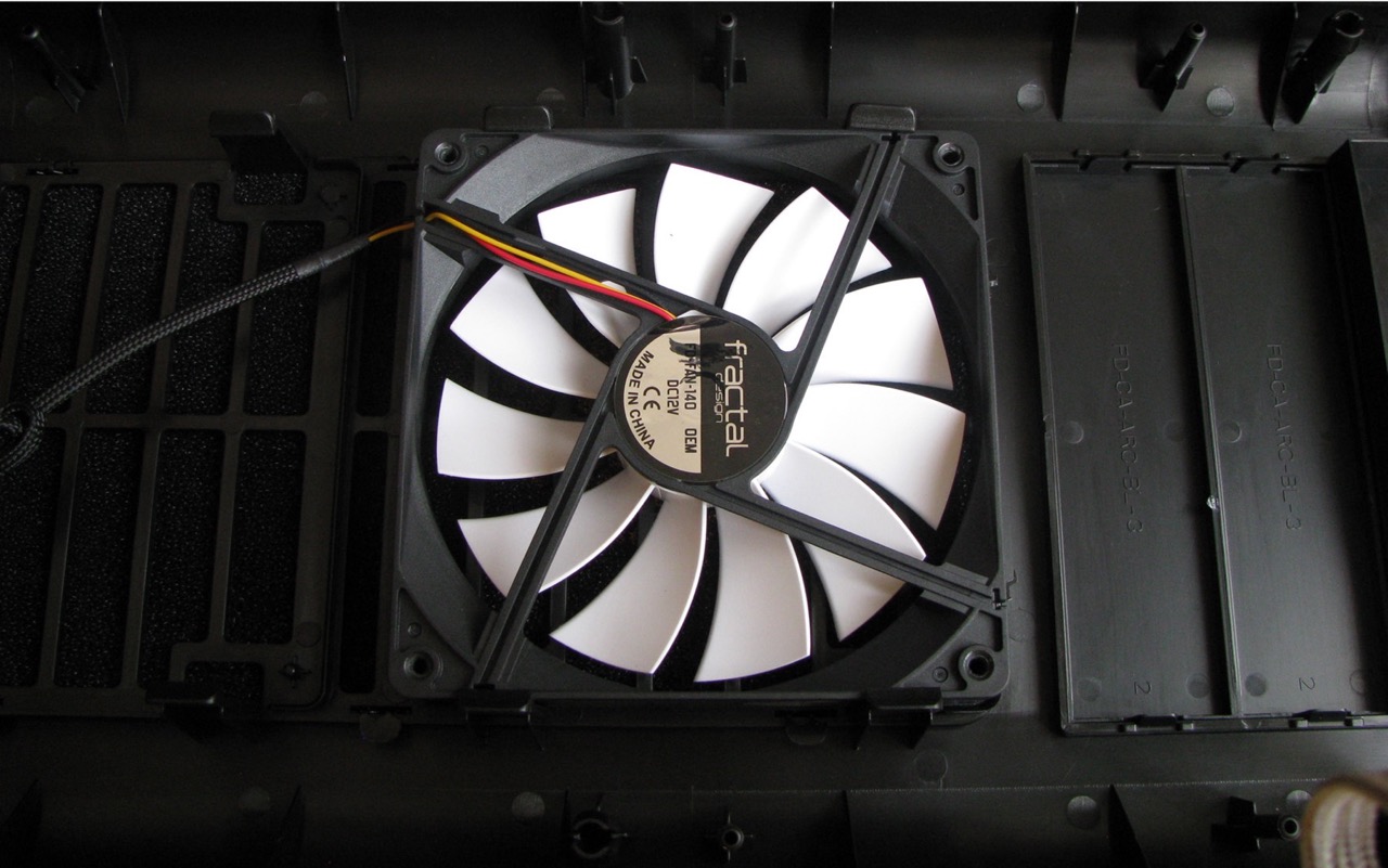Fractal Design Silent Series R2 Case Fan: Which Side Pointing Out?