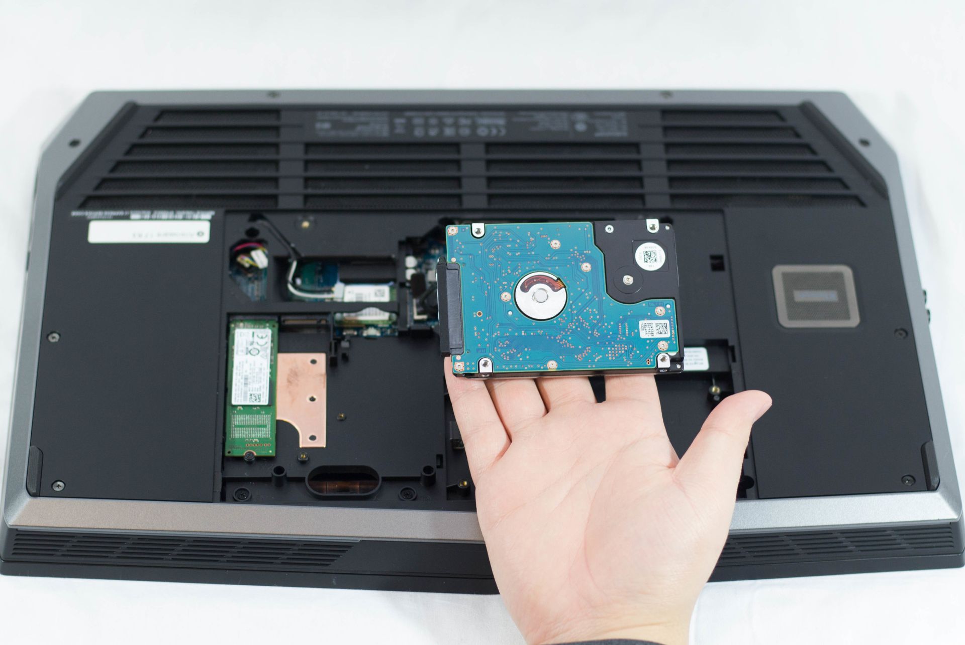 how-do-i-reseat-the-internal-hard-disk-drive-for-alienware