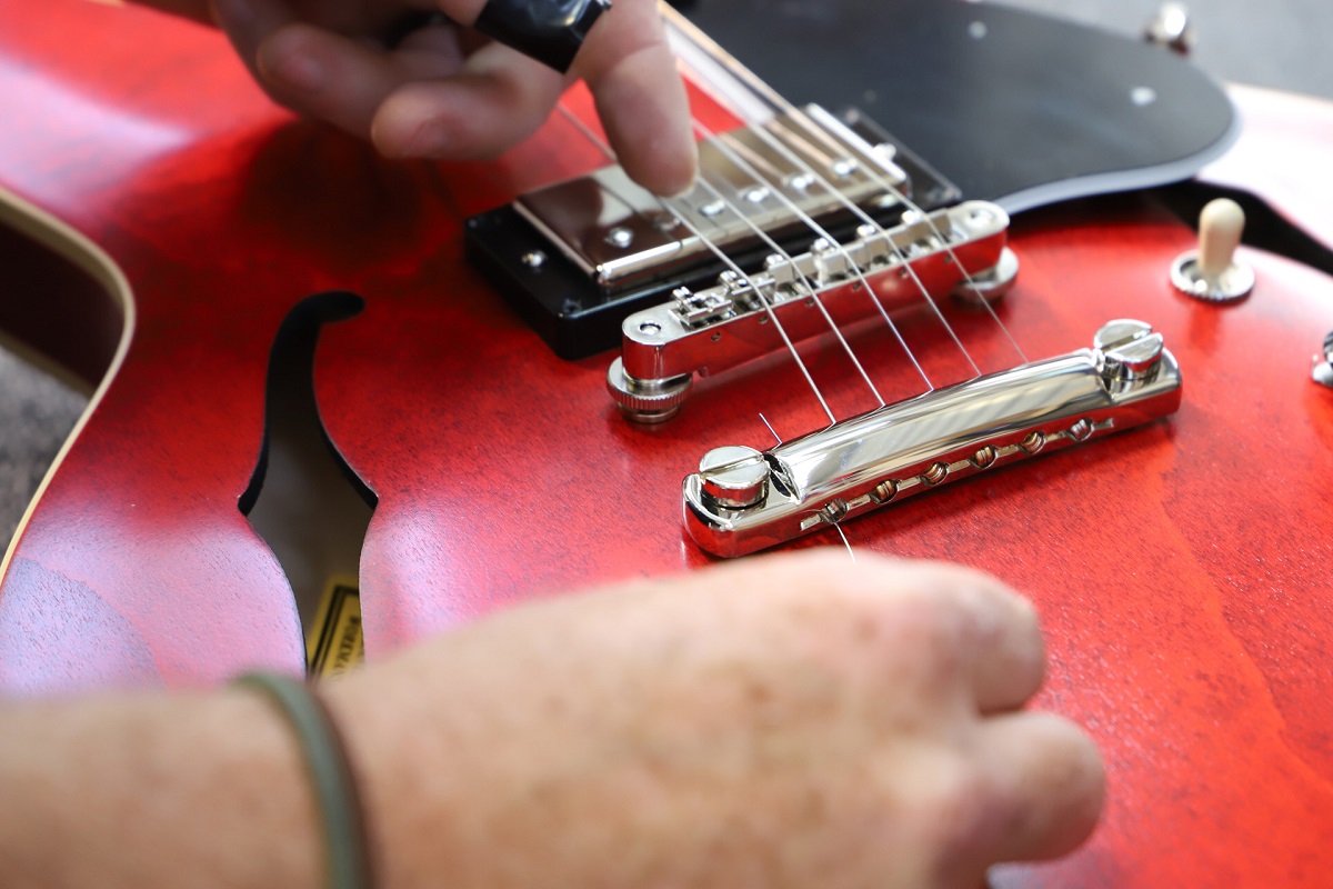 how-do-you-change-a-string-on-an-electric-guitar