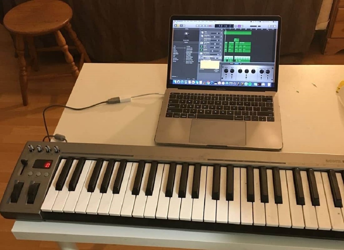 How Do You Use A MIDI Keyboard With Garageband
