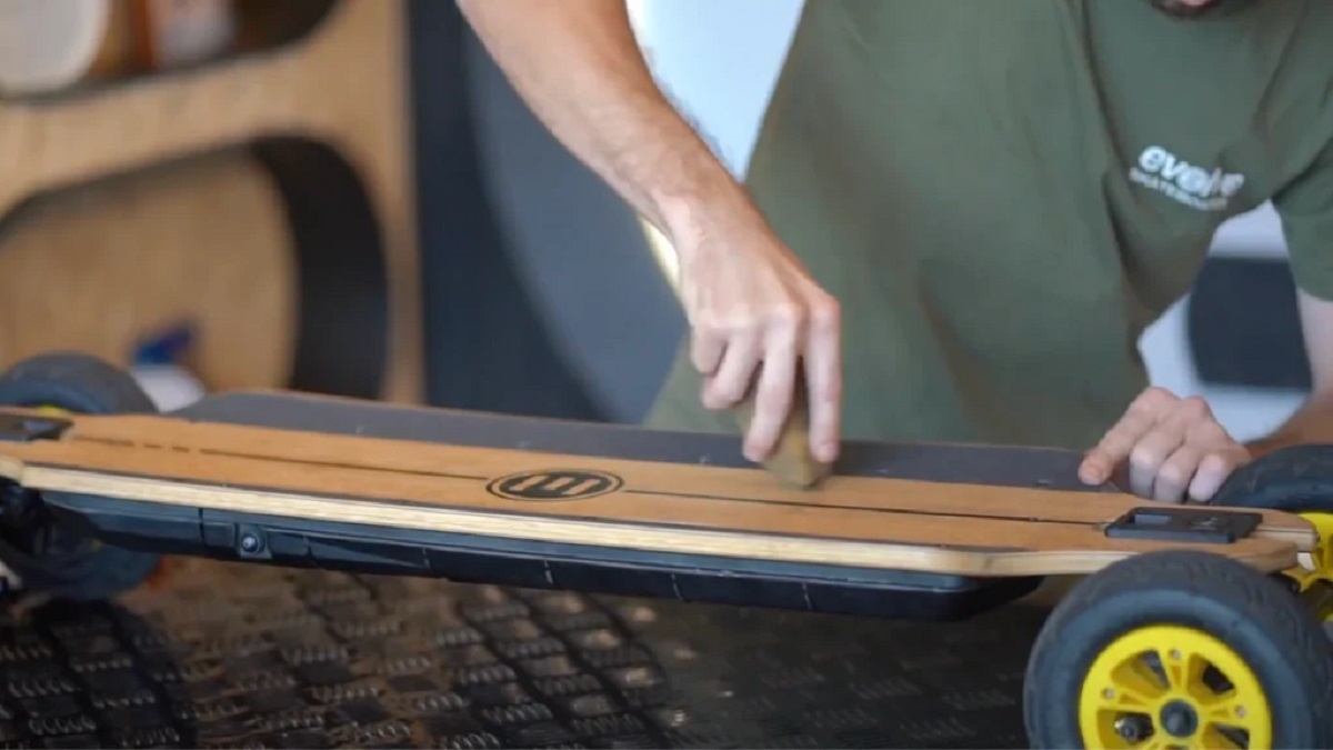 how-to-clean-an-electric-skateboard