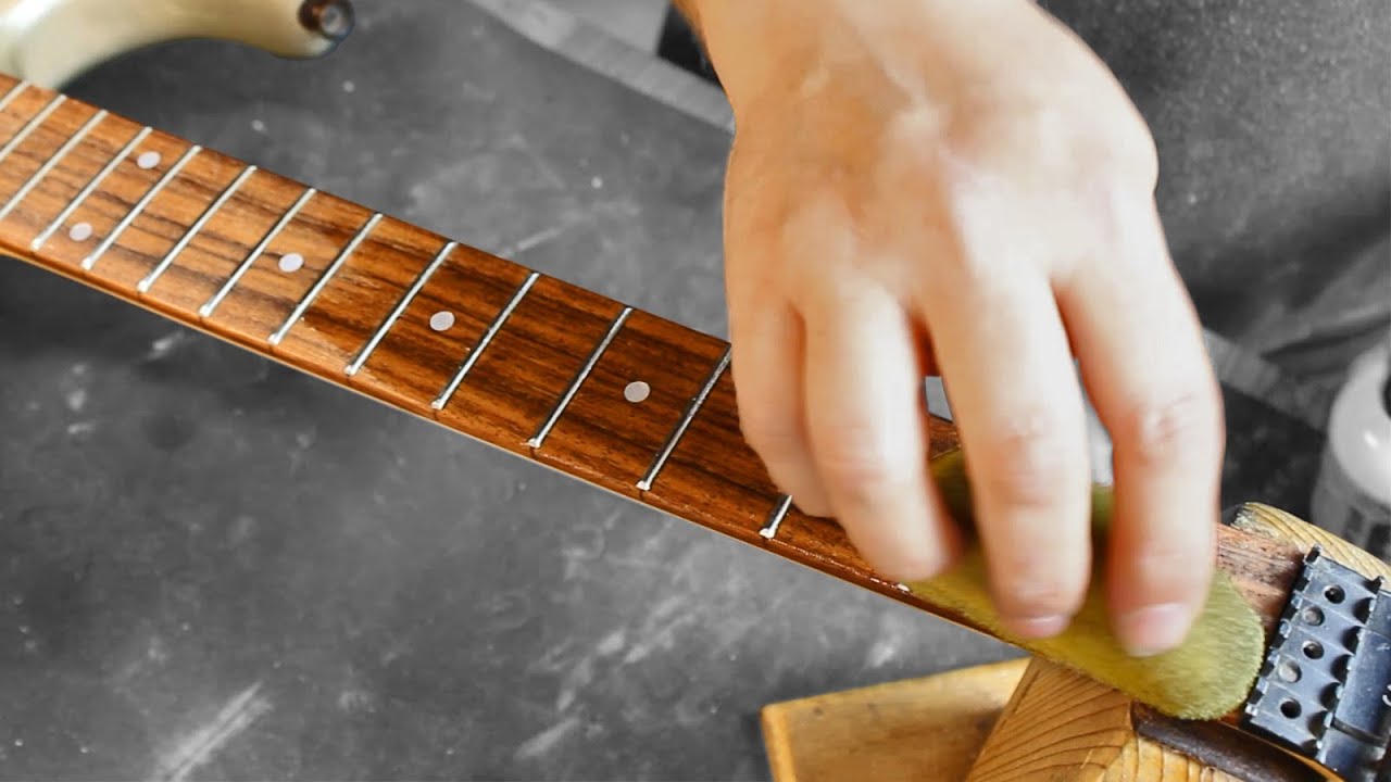 how-to-clean-and-condition-an-electric-guitar-neck