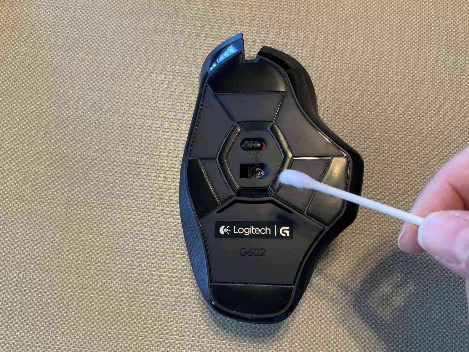 how-to-clean-bottom-of-a-gaming-mouse
