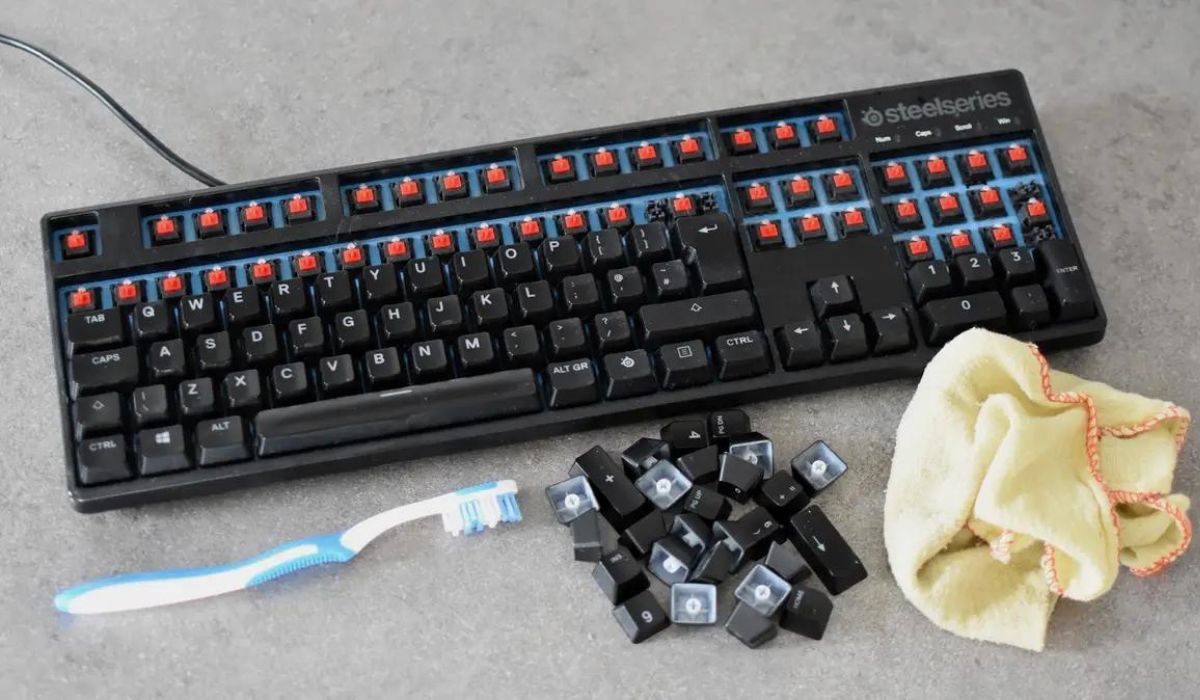 how-to-clean-under-keys-of-a-mechanical-keyboard