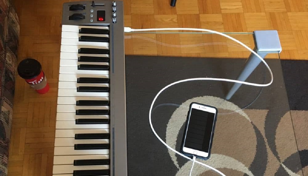 How To Connect A MIDI Keyboard To An IPhone