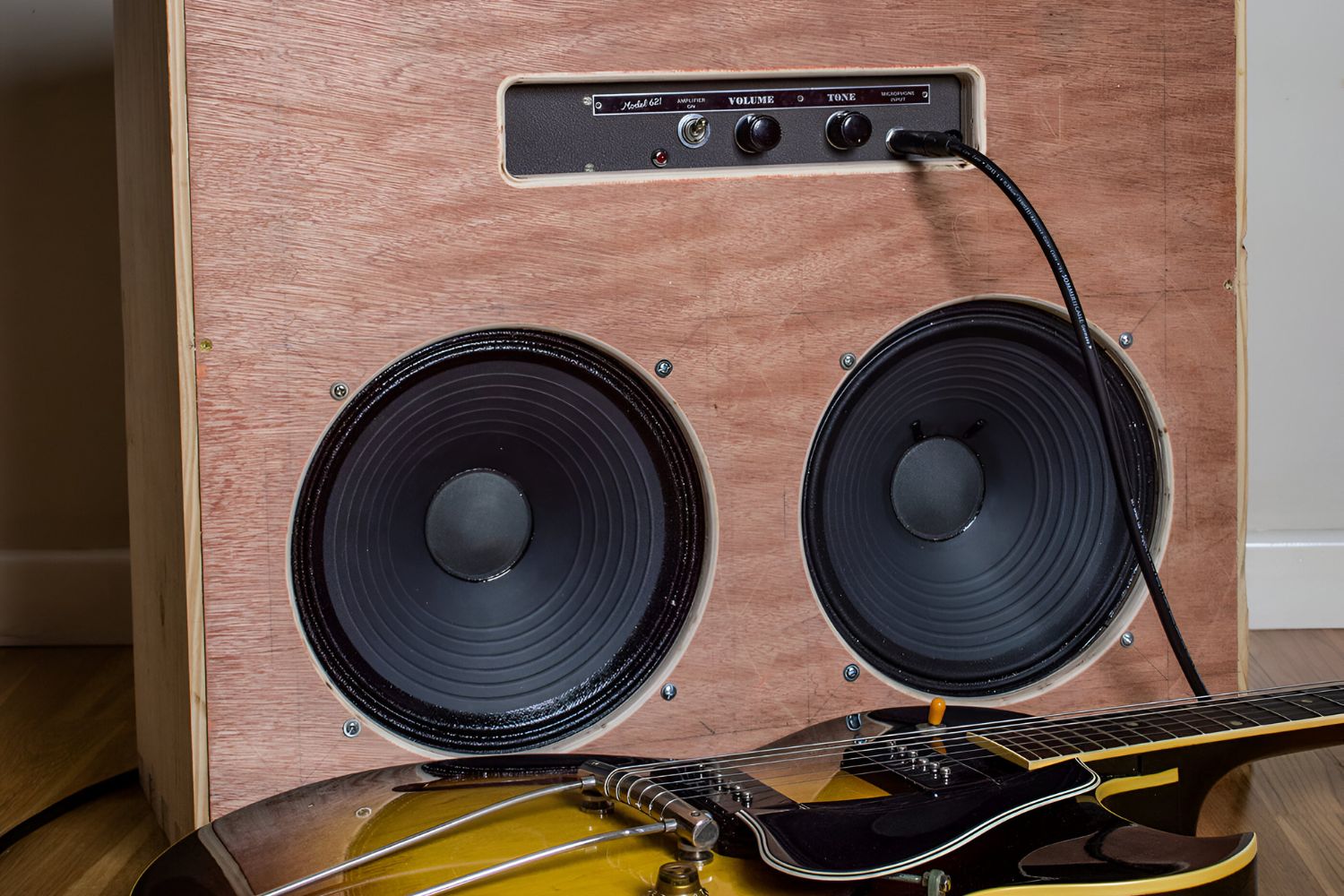How To Connect An Electric Guitar To Speakers