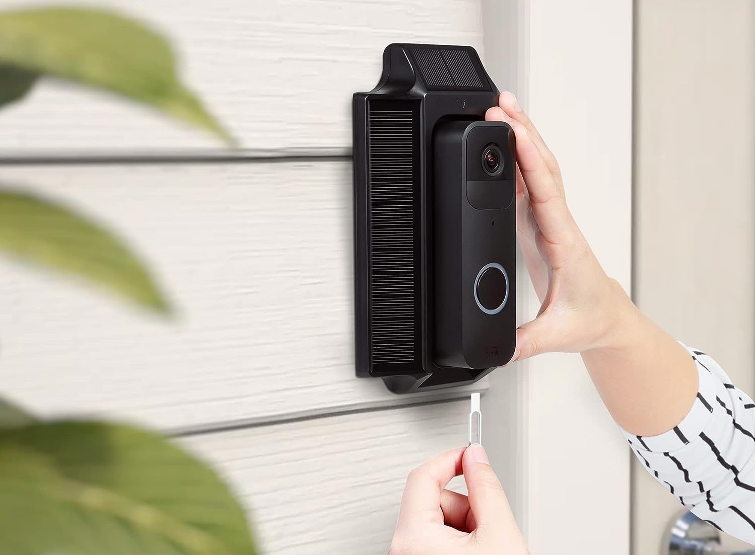 how-to-detach-mounting-plate-from-oucca-video-doorbell