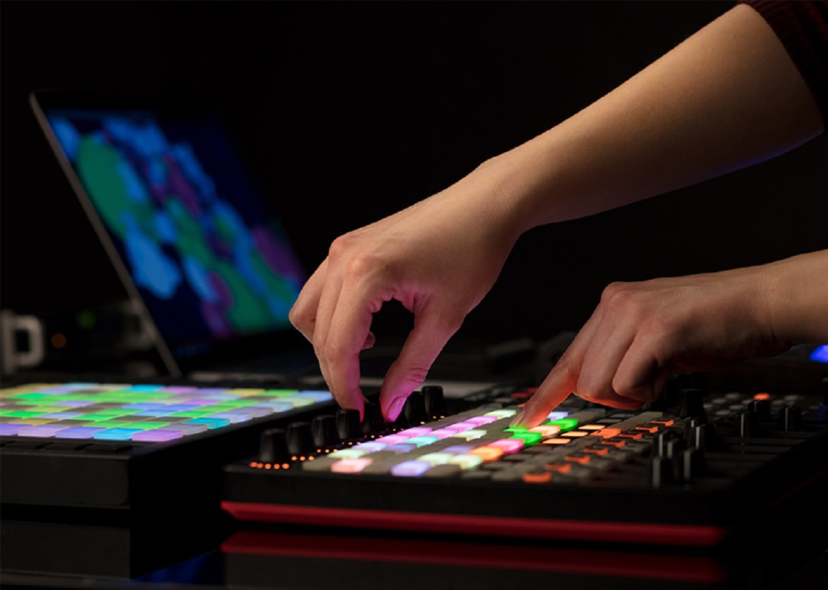 How To DJ With A MIDI Keyboard