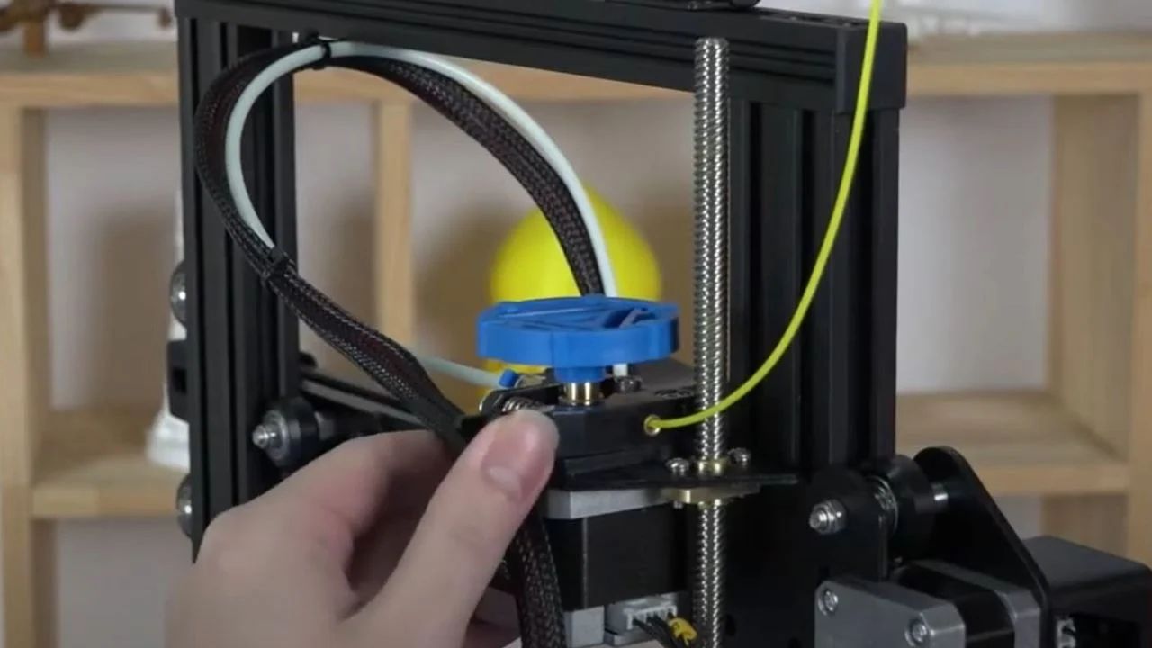 How To Feed Filament Into A 3D Printer