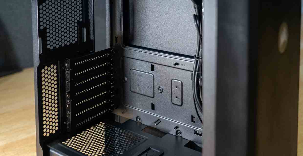 how-to-open-a-pc-case-without-a-screwdriver