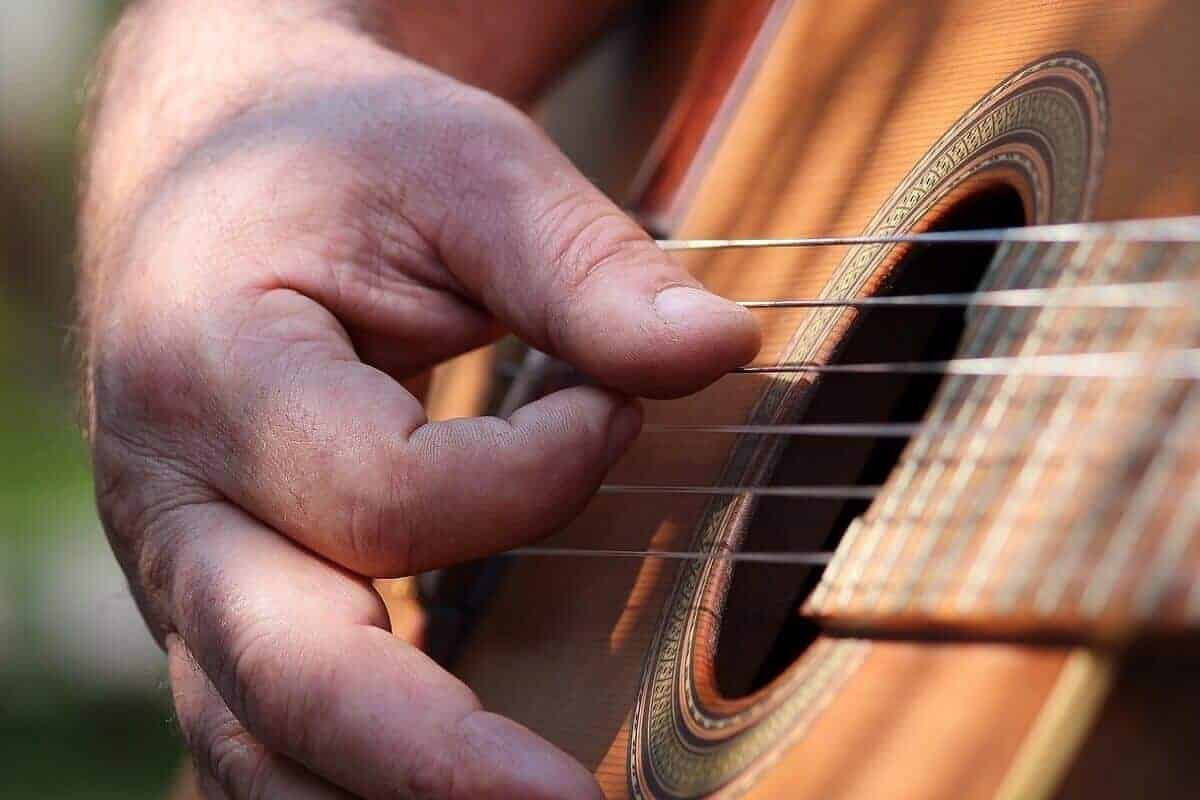 How To Play Acoustic Guitar With Short Fingers