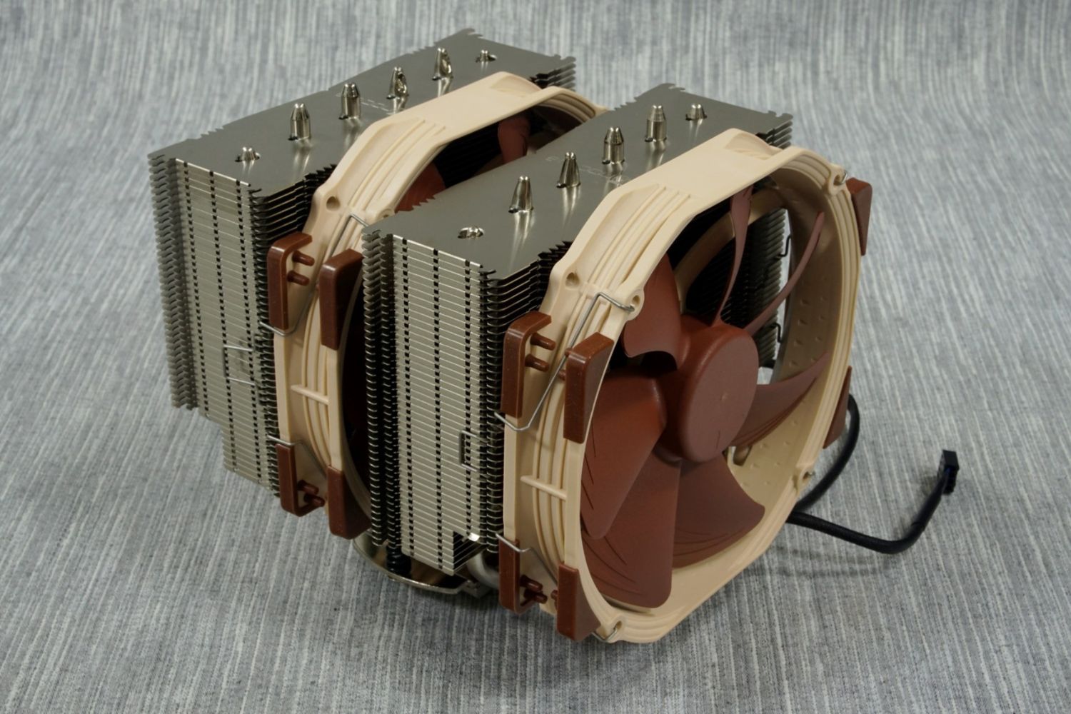 How To Put Noctua NH-D15 SSO2 D-Type Premium CPU Cooler On A X370 Pro Gaming Motherboard