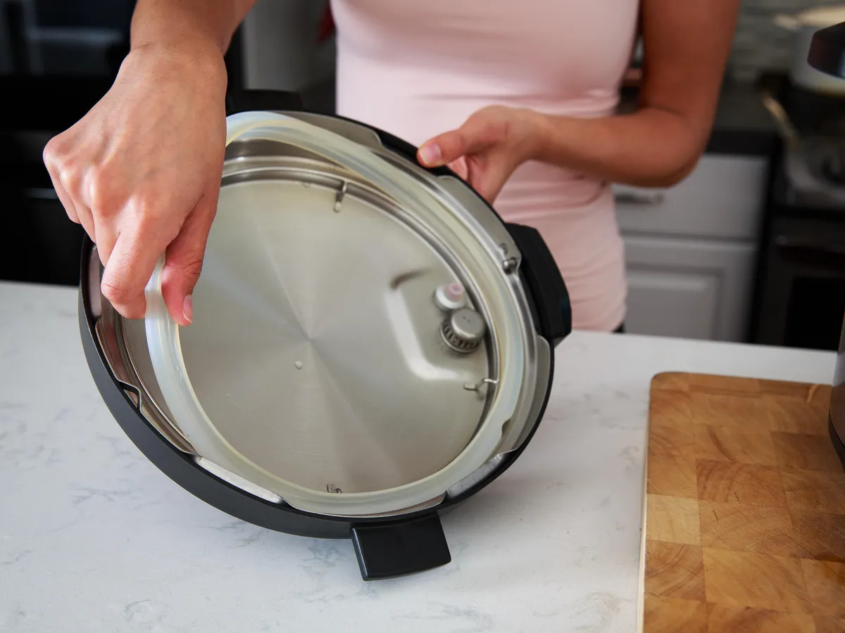How To Remove A Smell From An Electric Pressure Cooker