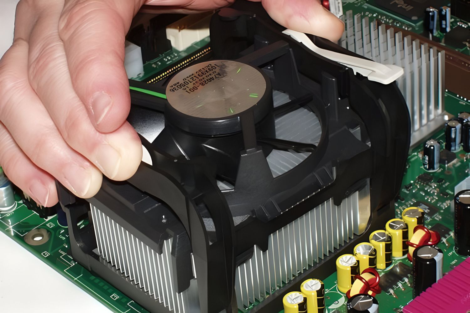 How To Remove Intel CPU Cooler