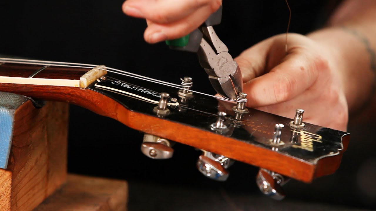 How To Restring An Electric Guitar (Les Paul)