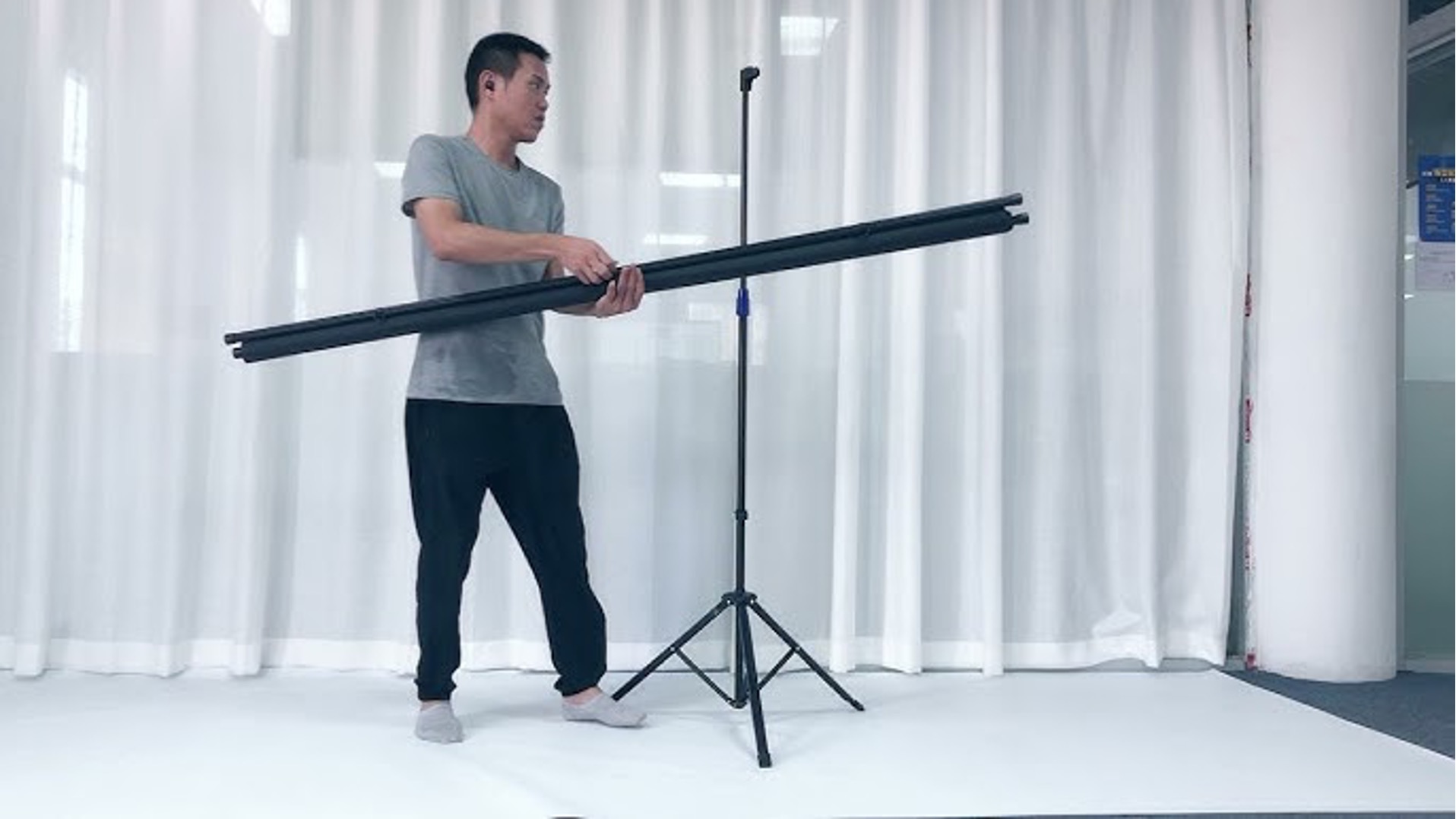 How To Set Up A Portable Projector Screen