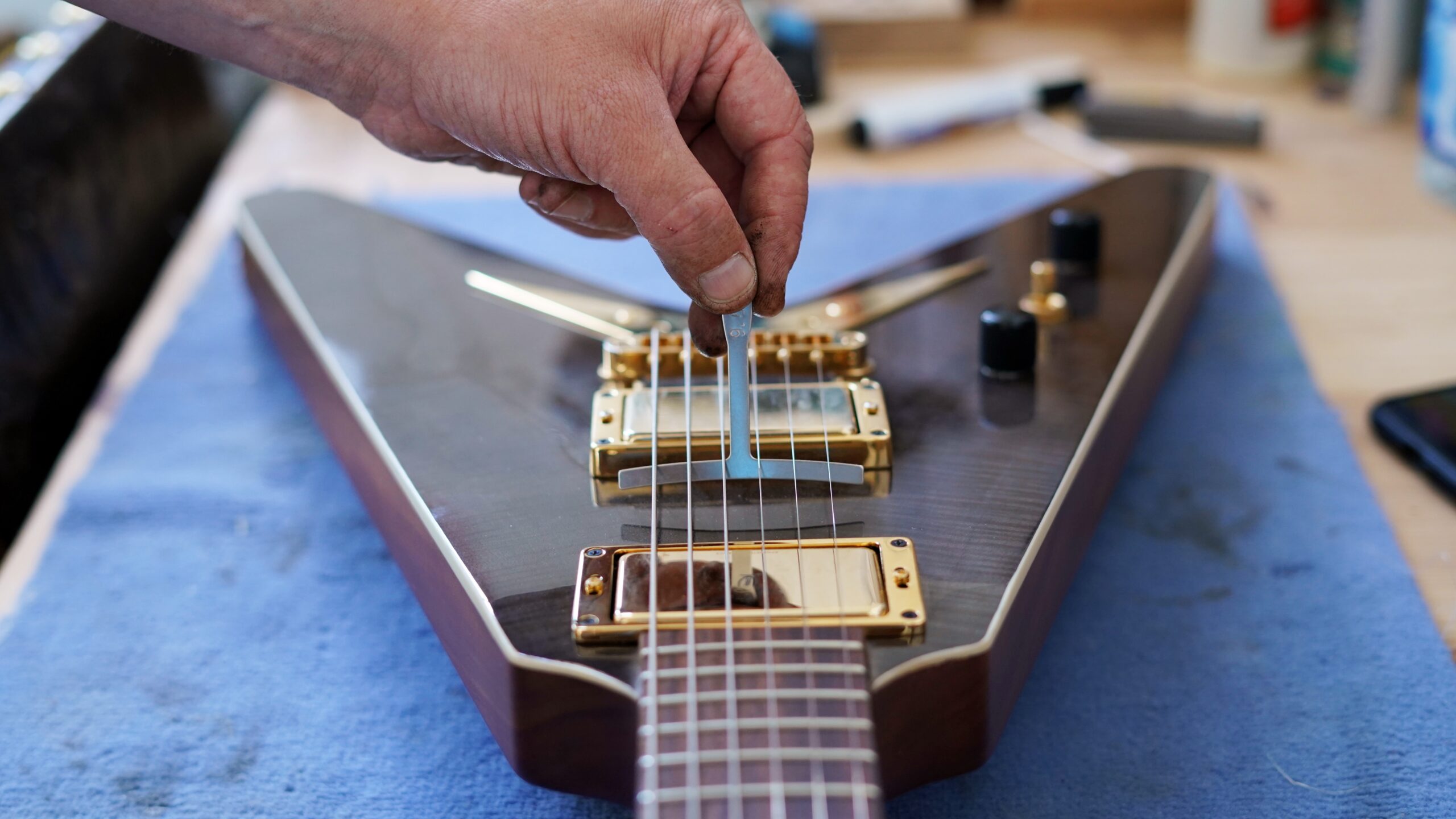 How To Set Up An Electric Guitar