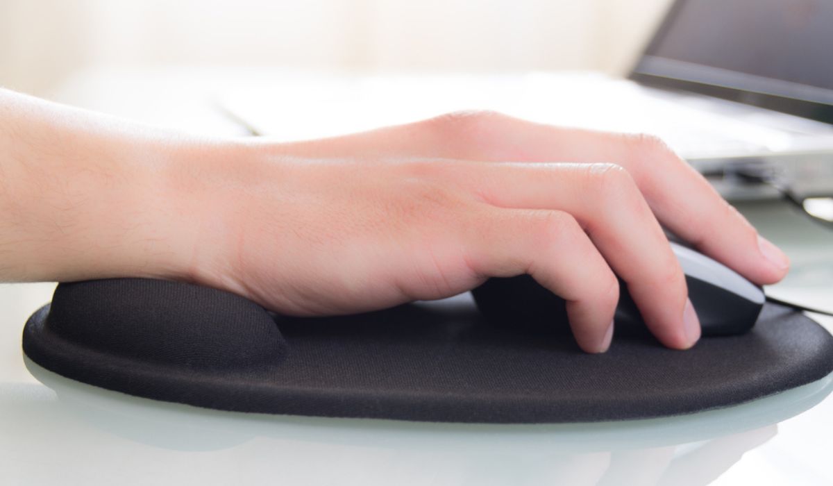 How To Use A Mouse Pad With Wrist Rest
