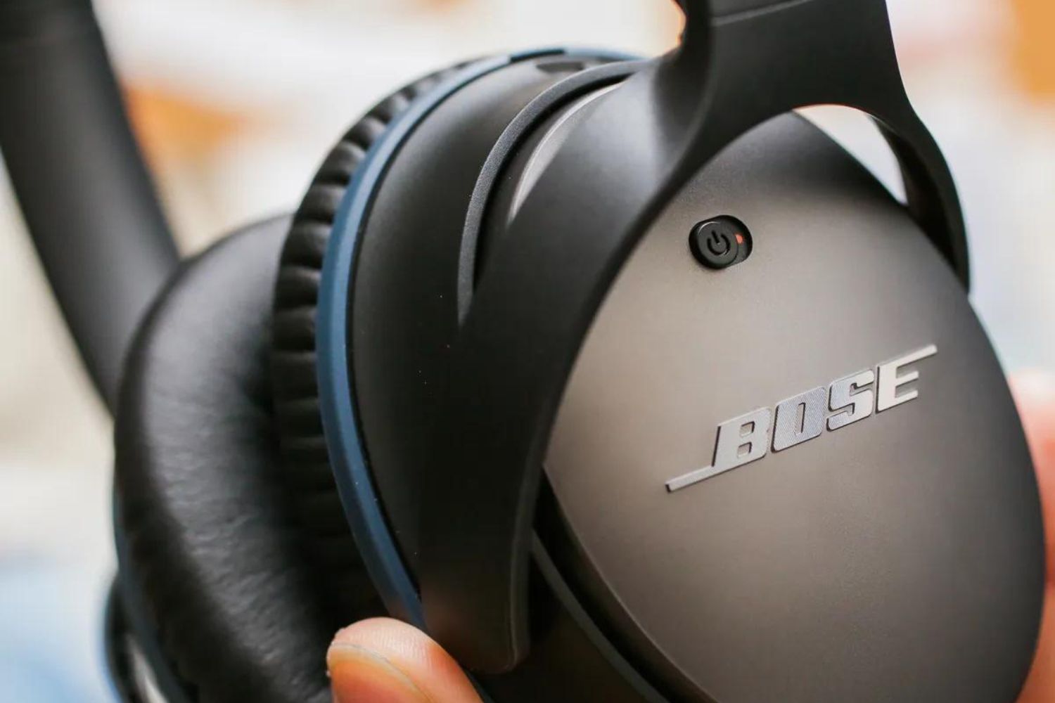 How To Use Bose QC 25 Noise Cancelling Headphones