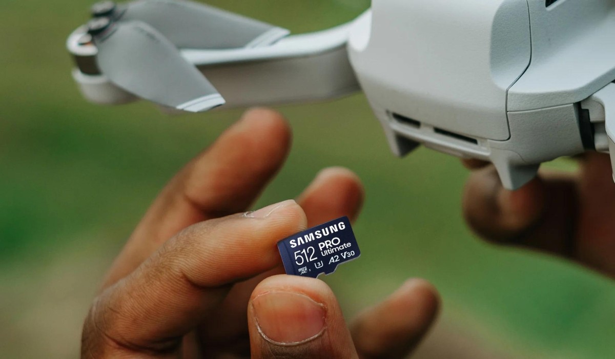 how-to-use-the-qr-12-mini-camera-drones-sd-card