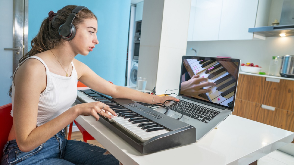 i-have-a-midi-keyboard-how-do-i-hear-it-through-laptop-speakers