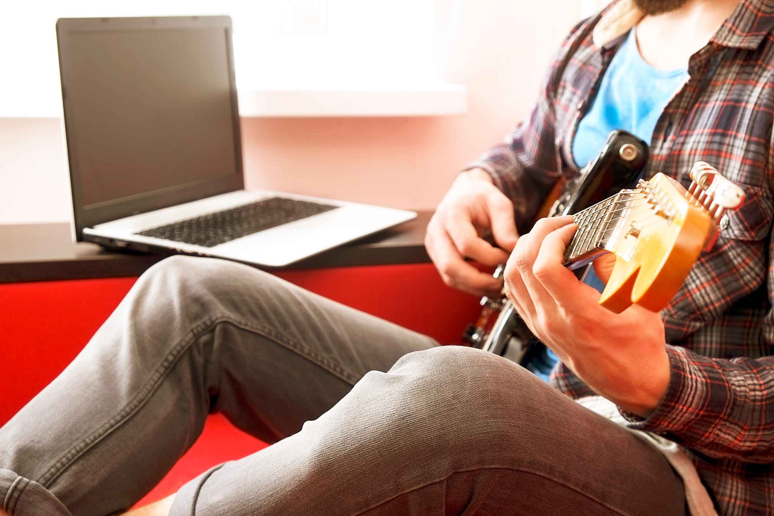 Learn How To Play An Acoustic Guitar Online For Free