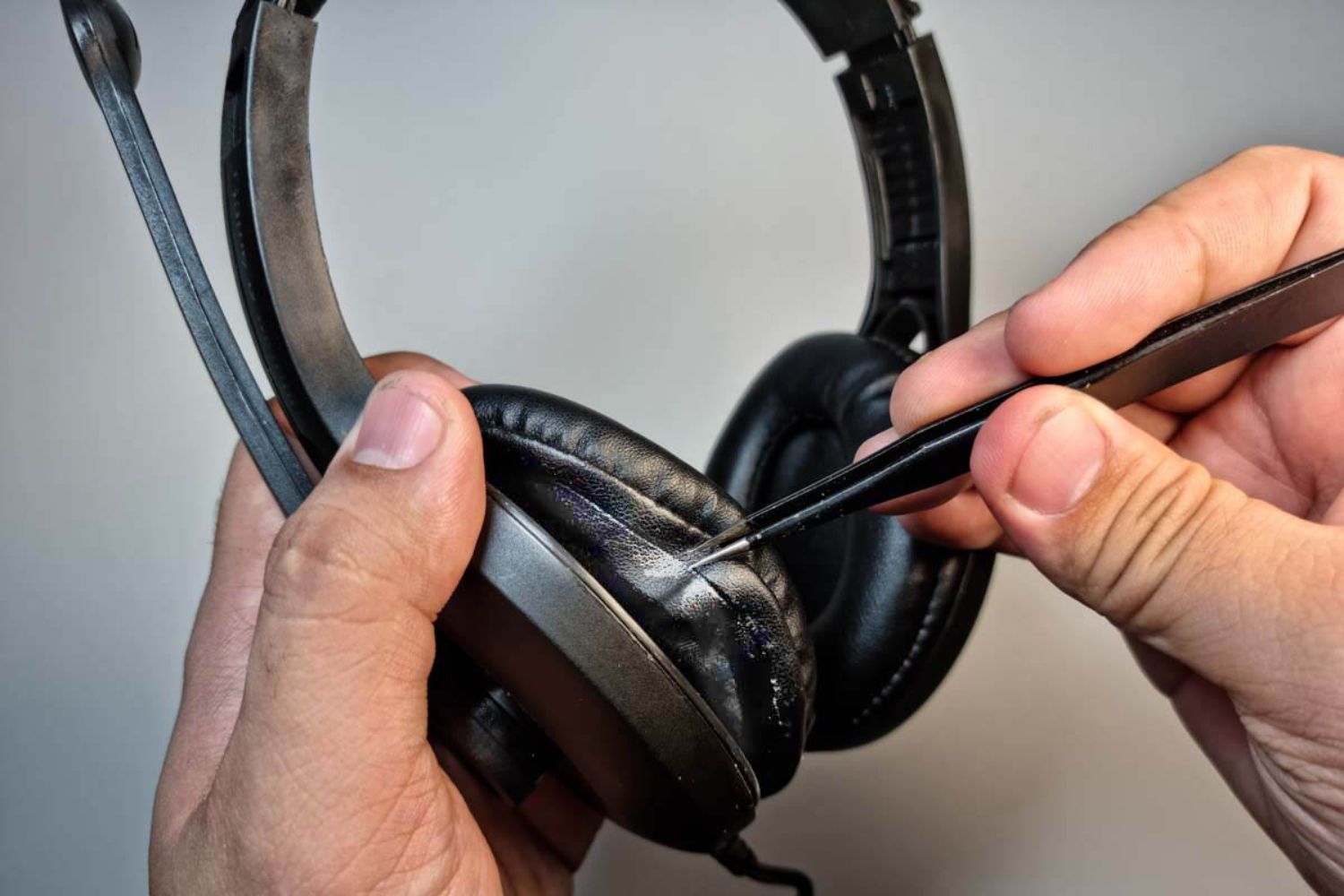 Over-Ear Headphones: How To Remove Padding
