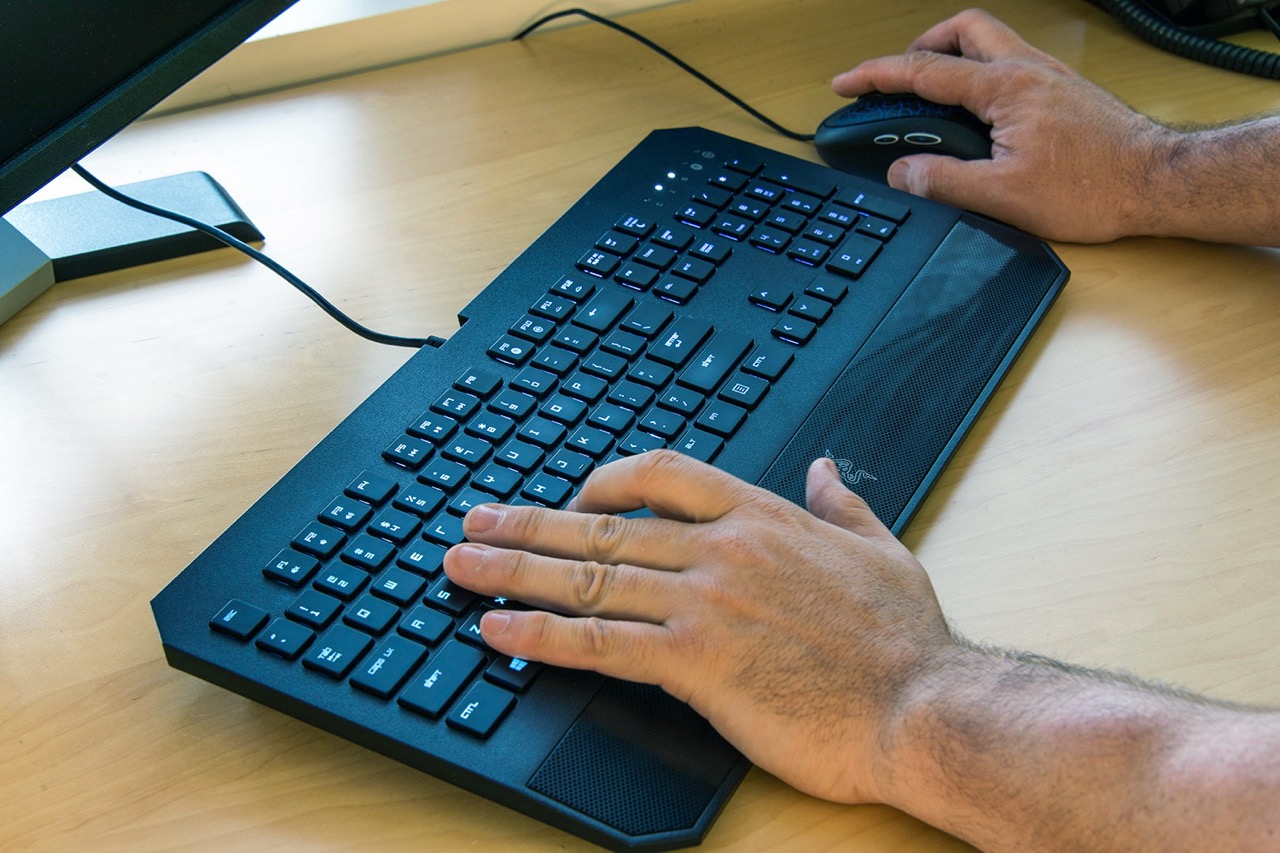 Razer Deathstalker Essential Gaming Keyboard: How To Make It Backlit