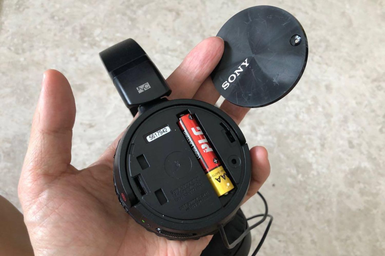 Sony MDR-ZX110NC Noise Cancelling Headphones: How To Change Battery
