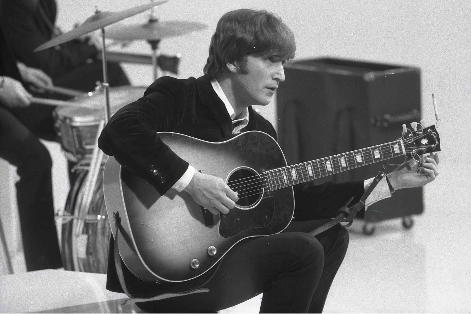 What Acoustic Guitar Did John Lennon Use In The Beatles