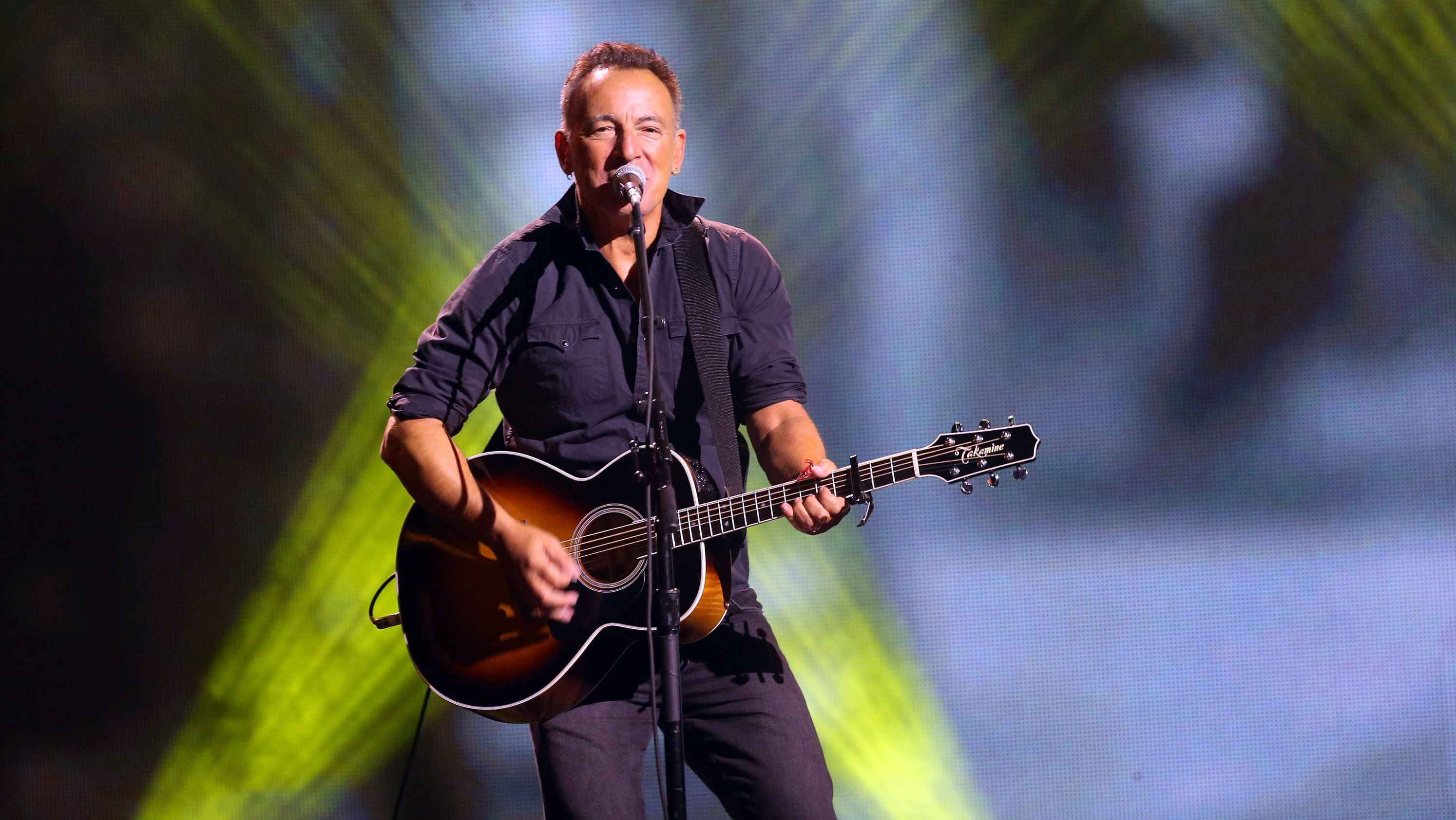 What Acoustic Guitar Does Bruce Springsteen Play