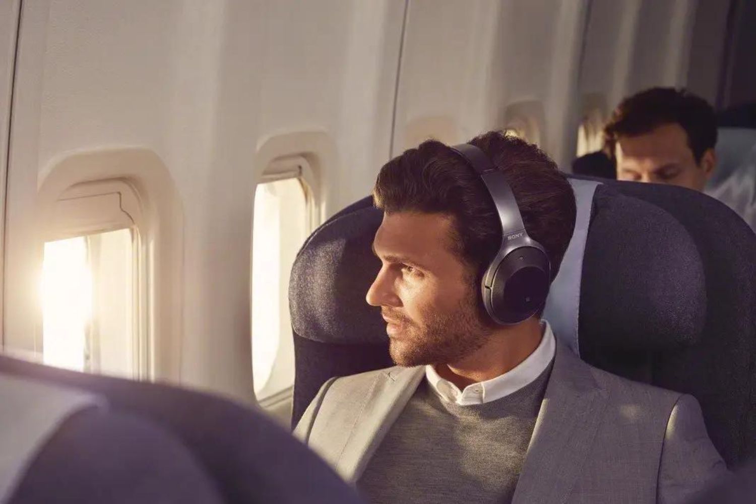 What Happens If You Use Noise Cancelling Headphones On A Plane