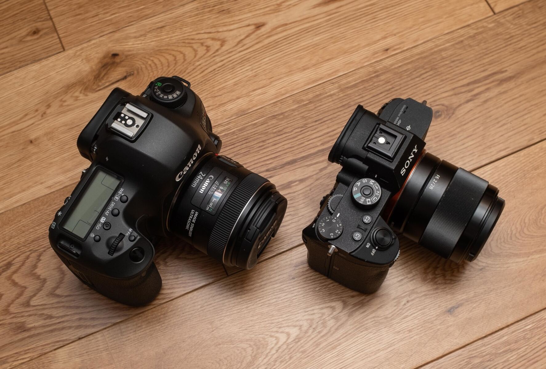 What Is The Advantage Of A Mirrorless Camera?