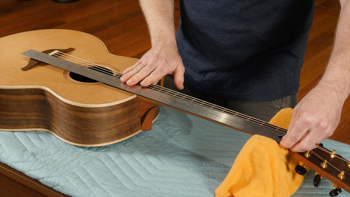 What Is The Average Scale Length Of An Acoustic Guitar