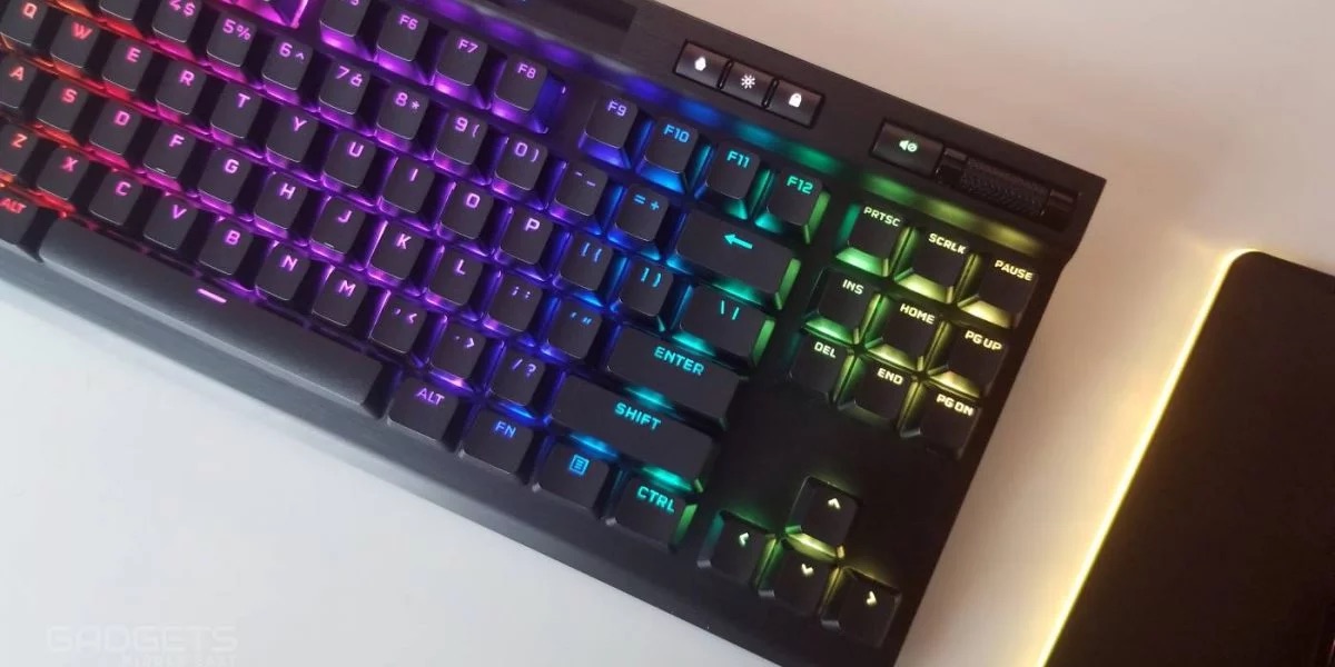 what-is-the-second-cable-for-on-the-corsair-k70-mechanical-gaming-keyboard