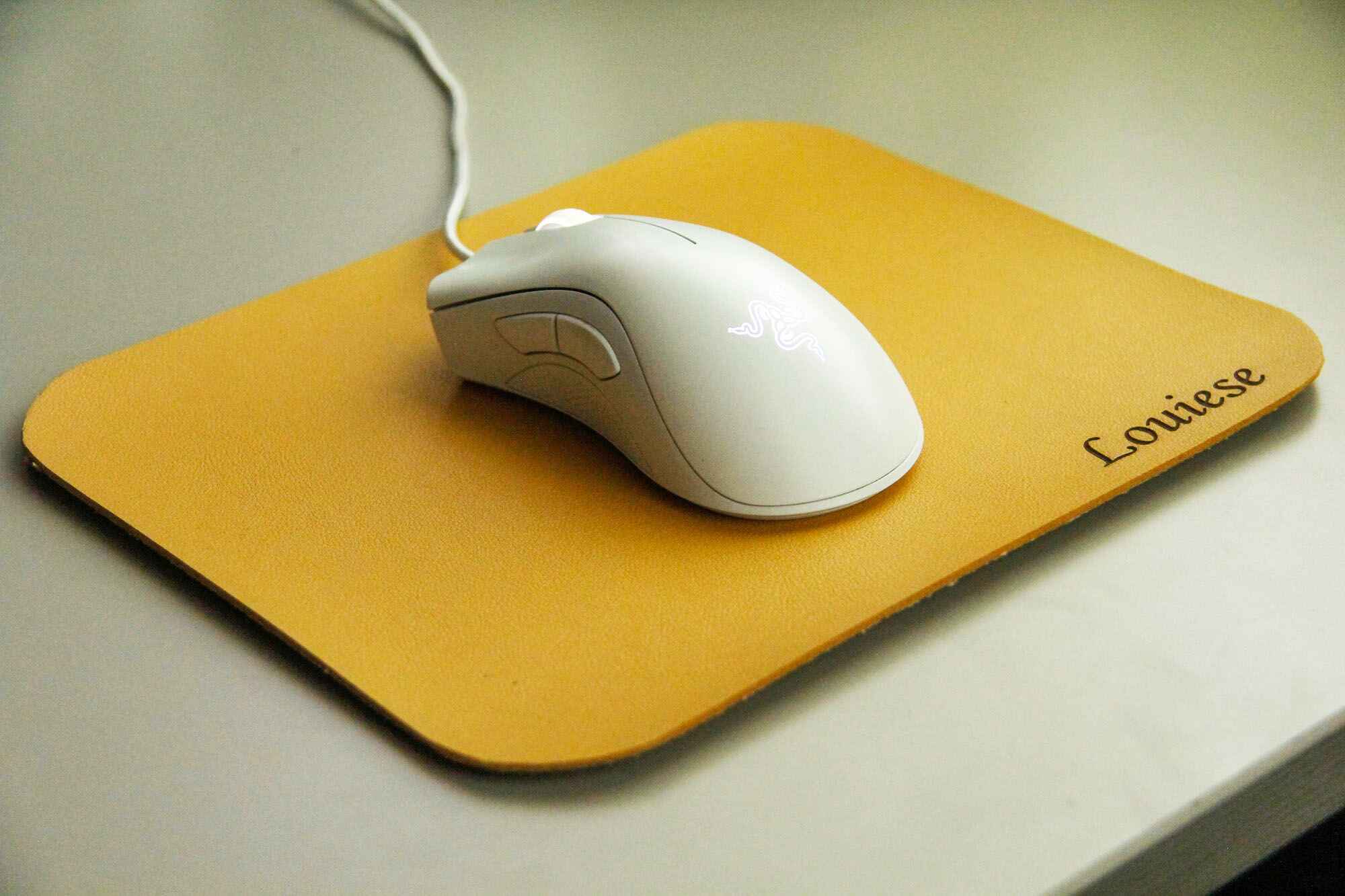 what-is-the-yellow-light-on-a-mouse-pad