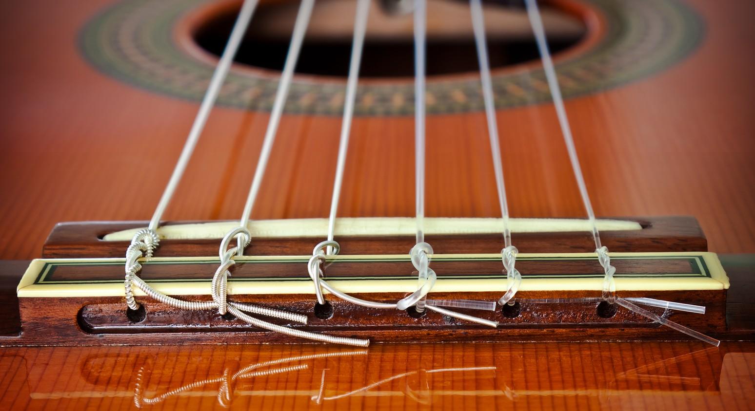 What Kind Of Acoustic Guitar Strings Should I Buy?