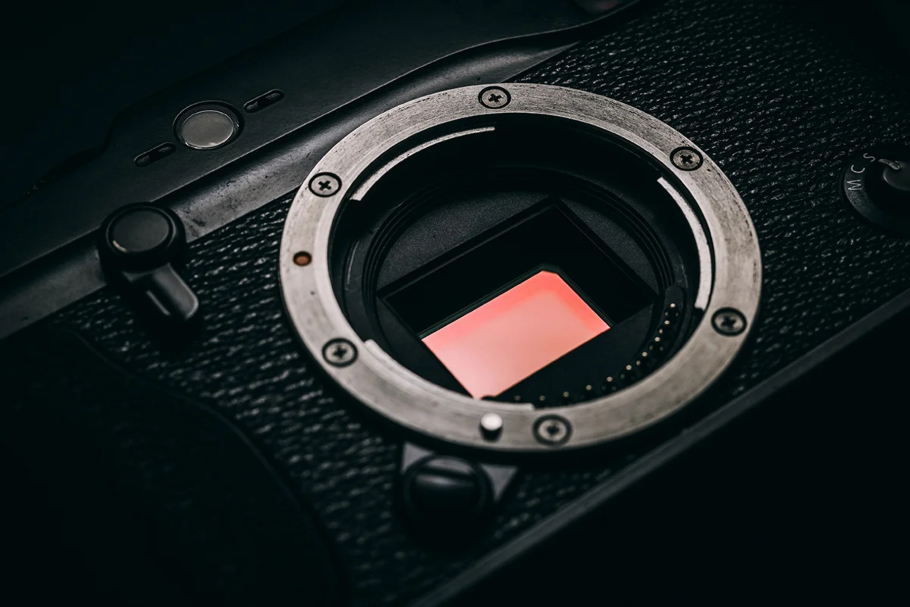 what-kind-of-sensor-does-a-mirrorless-camera-use
