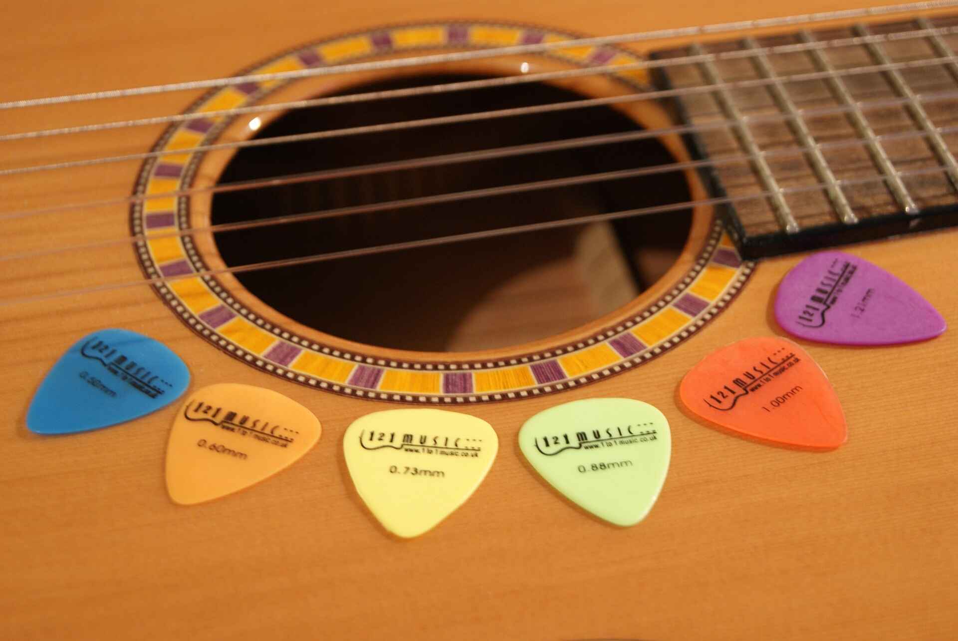 what-type-of-pick-for-acoustic-guitar