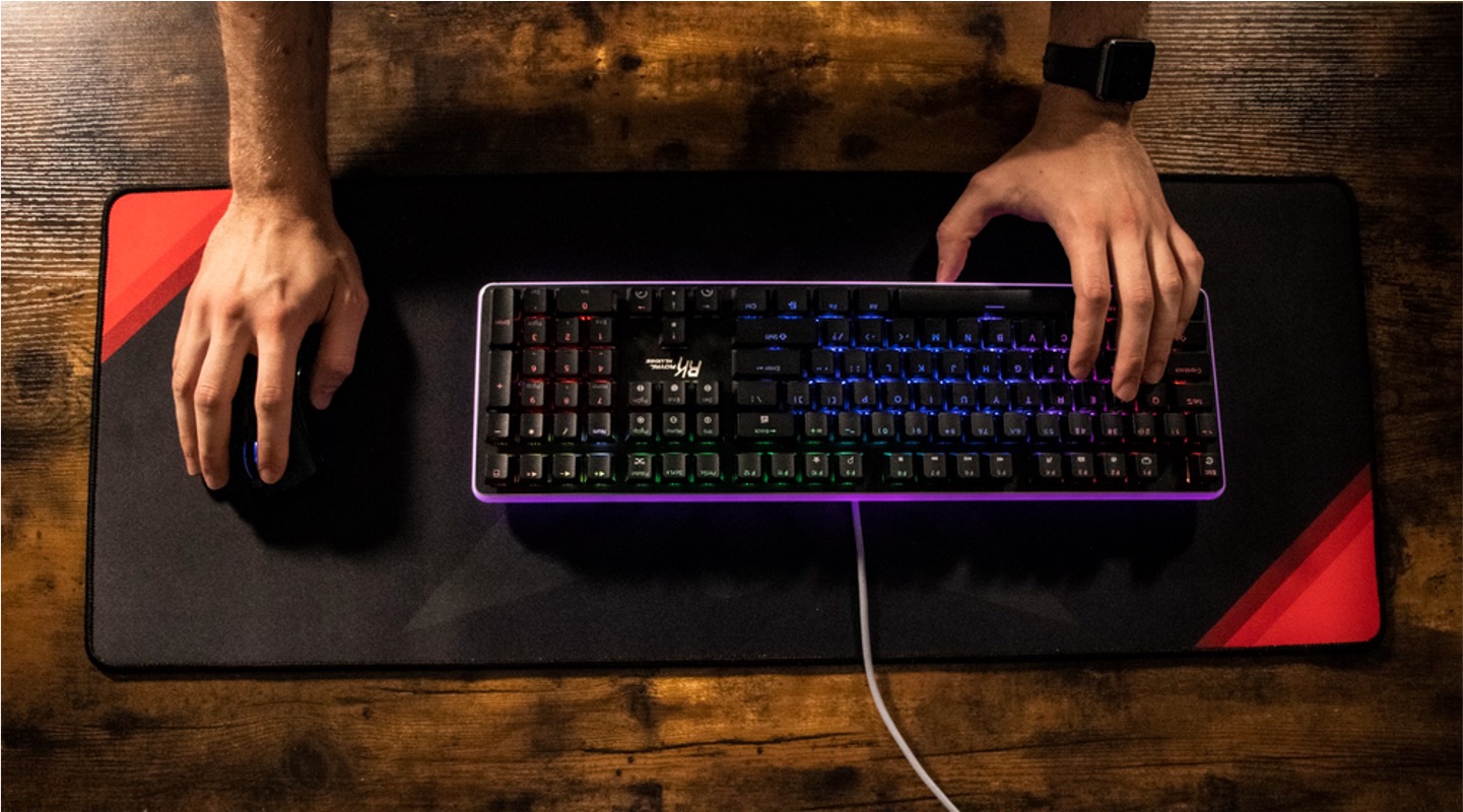 where-should-you-place-your-gaming-keyboard