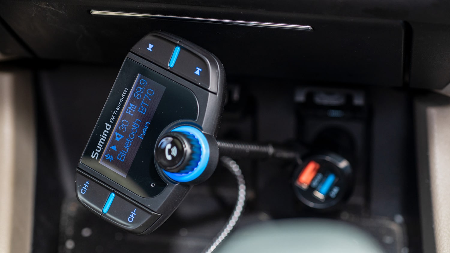 Auto Drive Bluetooth FM Transmitter: Connecting Devices Hassle-Free